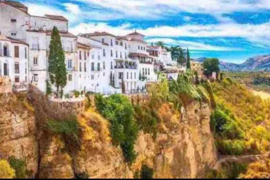 רונדה X C Apartamentos Morales & Arnal מראה חיצוני תמונה